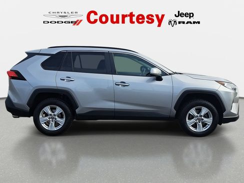 Used 2021 Toyota RAV4 XLE w/ Carpet Mat Package (TMS) AWD/4WD image 9