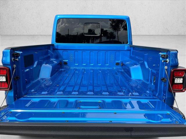 New 2026 Jeep Gladiator Rubicon w/ Steel Power Dome Hood Package AWD/4WD image 10