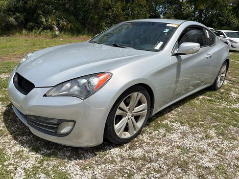 Used 2010 Hyundai Genesis 3.8 RWD image 7