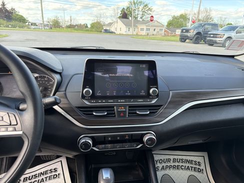 Used 2024 Nissan Altima 2.5 SV FWD image 23