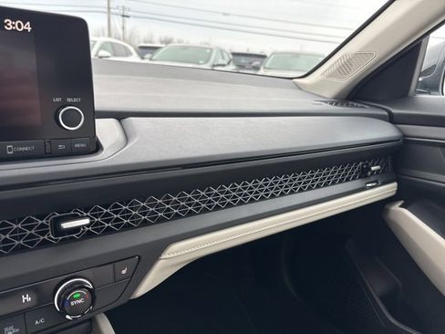 Used 2025 Honda Accord SE image 30