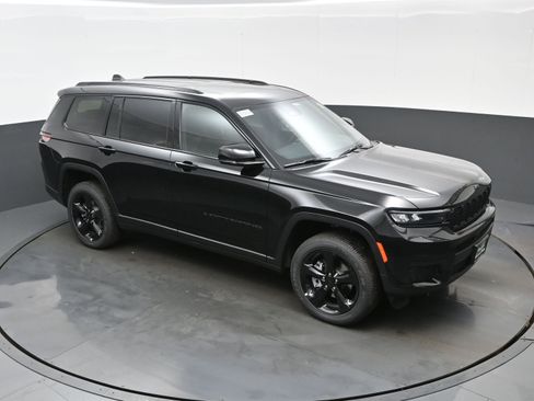 New 2025 Jeep Grand Cherokee L Altitude image 25