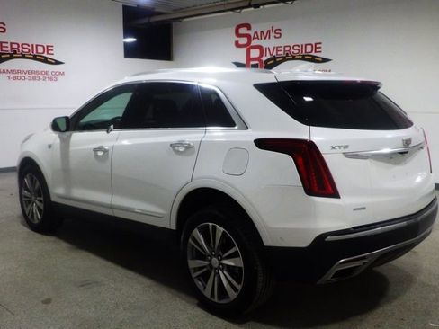 Used 2024 Cadillac XT5 Premium Luxury w/ Technology Package AWD/4WD image 2