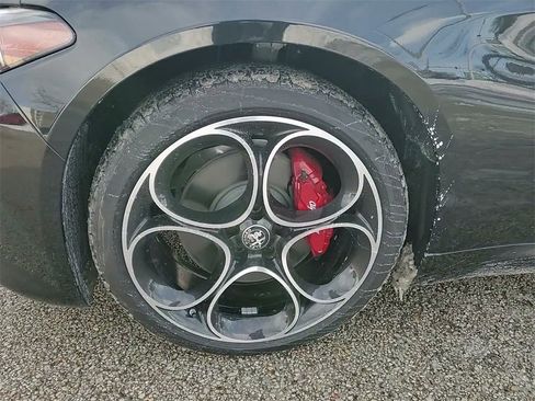 Used 2024 Alfa Romeo Giulia Veloce image 22