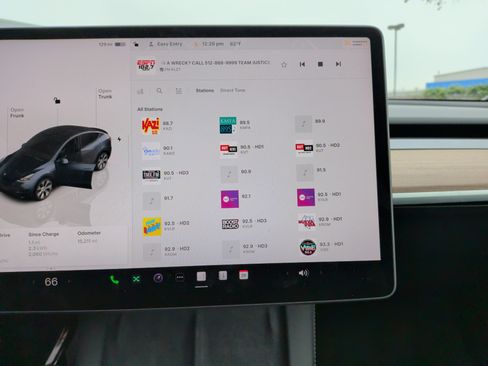Used 2024 Tesla Model Y 2WD image 22