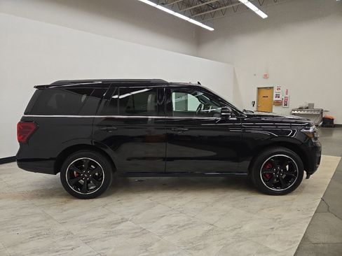 Used 2024 Ford Expedition Limited image 9