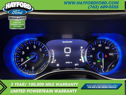 Used 2025 Chrysler Pacifica Select FWD image 10