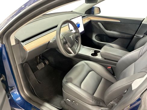 Certified 2023 Tesla Model Y Long Range AWD/4WD image 9