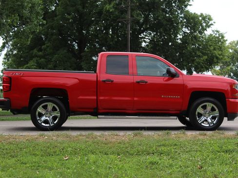 Used 2018 Chevrolet Silverado 1500 Custom w/ Custom Value Package AWD/4WD image 8