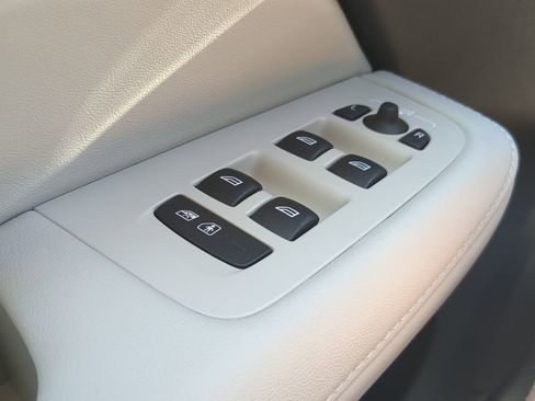 New 2025 Volvo V60 B5 Cross Country Ultra w/ Protection Package Premier image 24