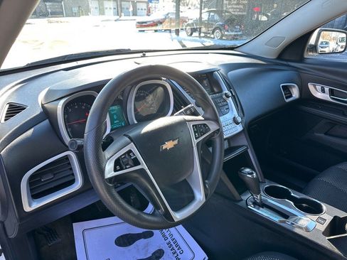 Used 2017 Chevrolet Equinox LT FWD image 12