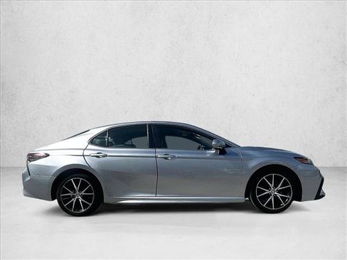 Used 2023 Toyota Camry SE FWD image 5