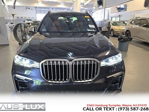 Used 2021 BMW X7 M50i w/ Dynamic Handling Package AWD/4WD image 3