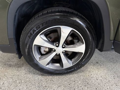 Used 2019 Jeep Cherokee Limited w/ Luxury Group AWD/4WD image 29