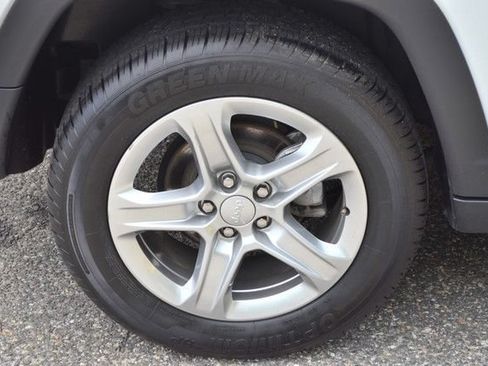 Used 2024 Jeep Compass Latitude AWD/4WD image 11
