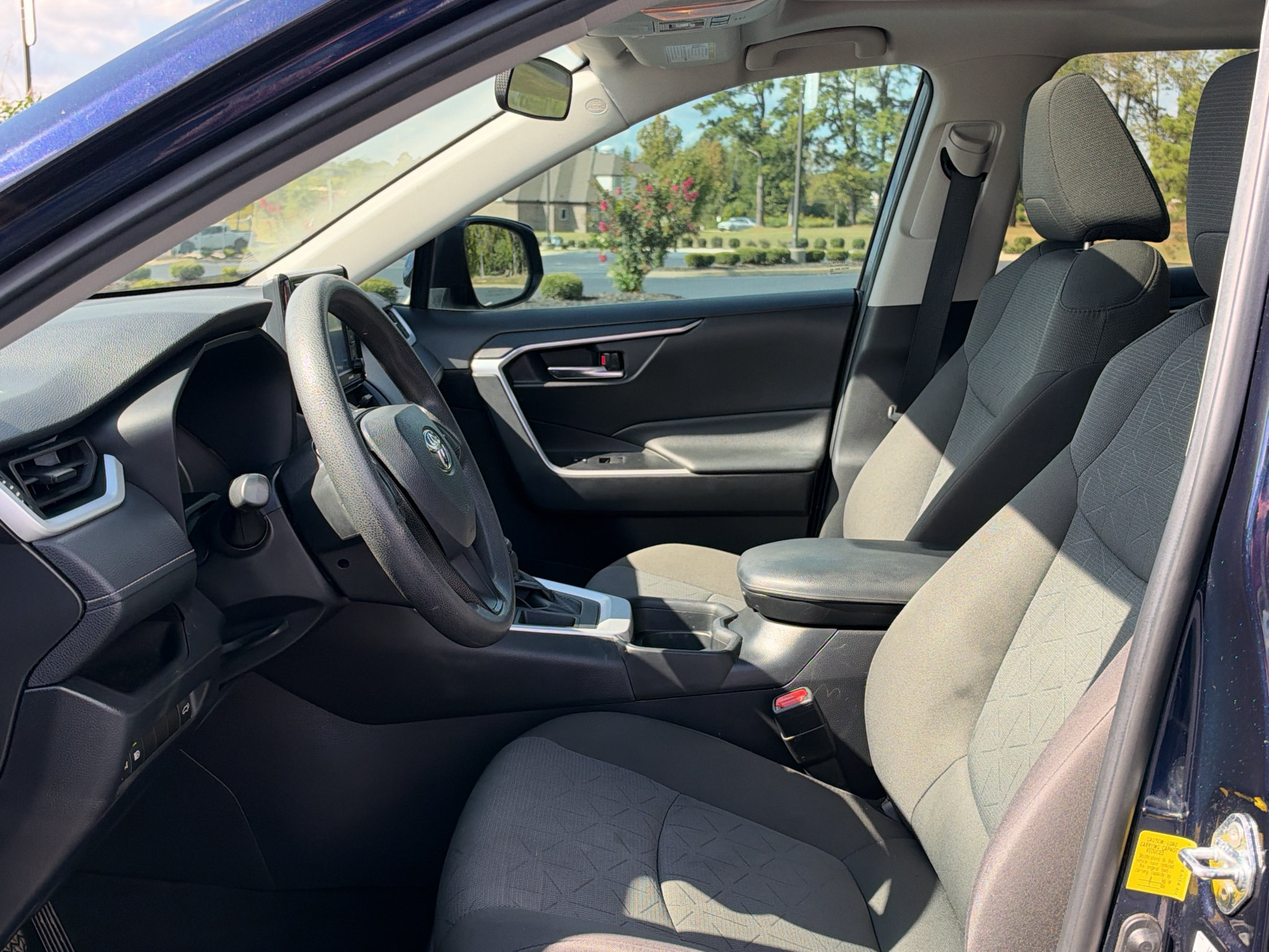 Used 2021 Toyota RAV4 XLE w/ Convenience Package FWD image 12