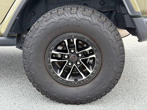Used 2025 Jeep Wrangler Unlimited Rubicon AWD/4WD image 19