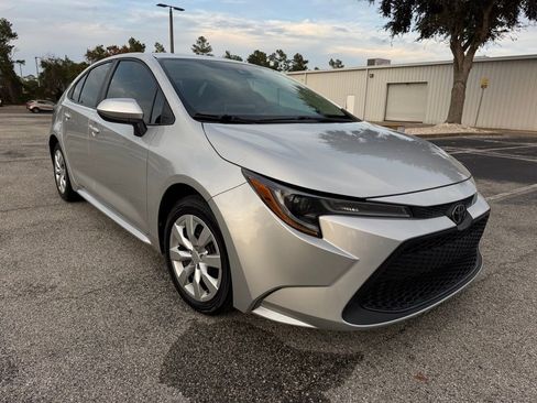Used 2021 Toyota Corolla LE image 11