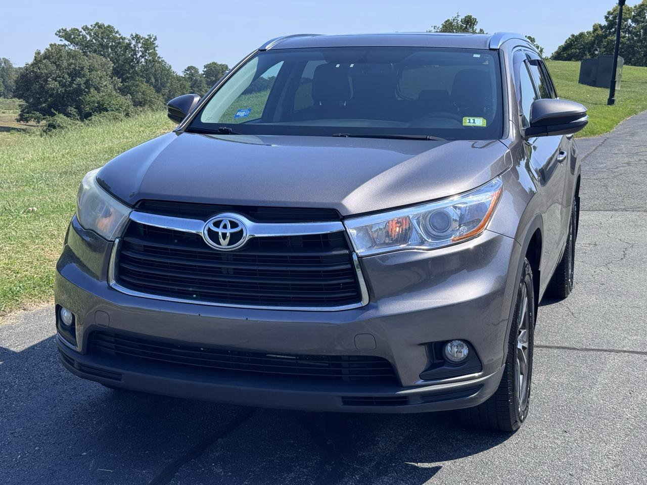 Used 2016 Toyota Highlander XLE AWD/4WD image 3