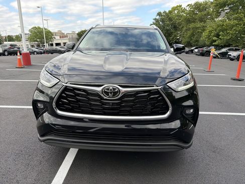 New 2026 Toyota Highlander Limited AWD/4WD image 2