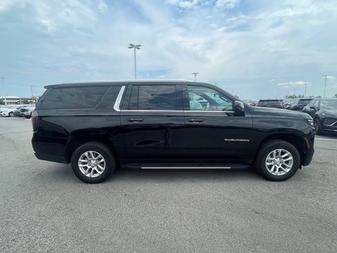 Used 2025 Chevrolet Suburban LT RWD image 8