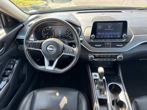 Used 2024 Nissan Altima 2.5 SR FWD image 14