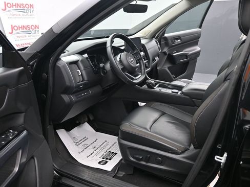 Used 2023 Nissan Pathfinder SL w/ SL Premium Package image 18