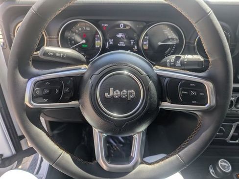 Used 2023 Jeep Wrangler Unlimited Sahara AWD/4WD image 19