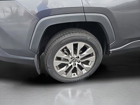 Used 2021 Toyota RAV4 XLE Premium image 13
