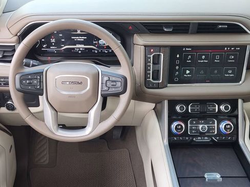 Used 2023 GMC Yukon Denali AWD/4WD image 22