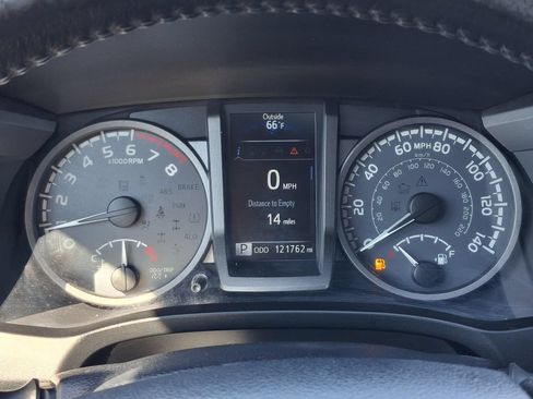 Used 2018 Toyota Tacoma TRD Sport AWD/4WD image 13