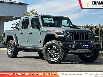 New 2025 Jeep Gladiator Mojave w/ Convenience Group