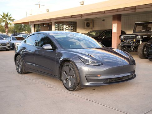 Used 2021 Tesla Model 3 Standard Range Plus image 3