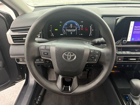 Used 2025 Toyota Camry LE image 28