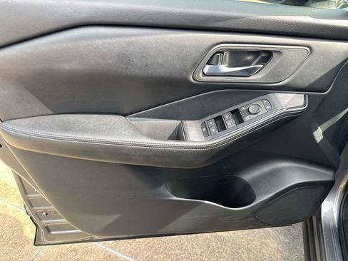 Used 2024 Nissan Rogue SV FWD image 25