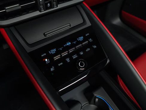 Used 2025 Porsche Macan Electric image 26