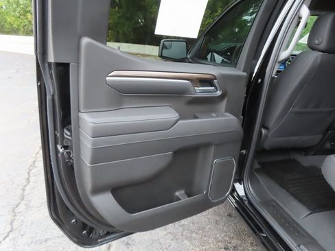 Used 2025 Chevrolet Silverado 1500 LT image 32