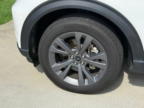 Used 2023 Ford Explorer XLT w/ Equipment Group 202A RWD image 5