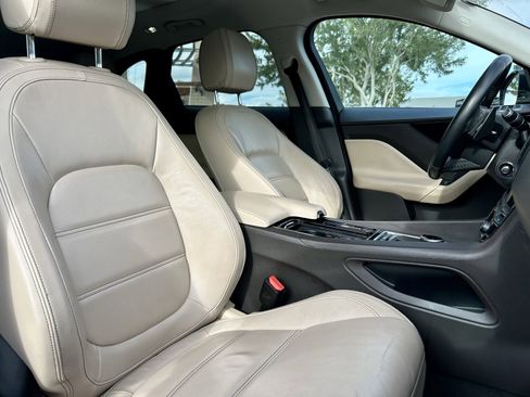 Used 2018 Jaguar F-PACE Prestige image 13
