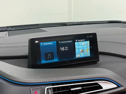 Used 2019 BMW i8 Roadster AWD/4WD image 22