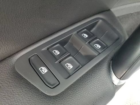 Used 2017 Volkswagen Golf Wolfsburg Edition FWD image 19