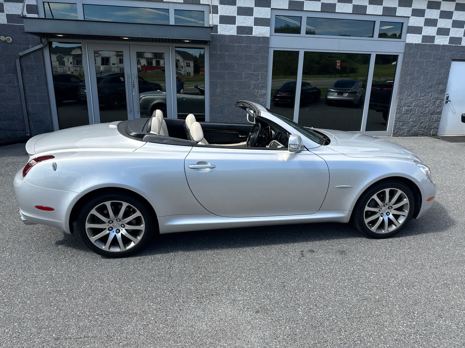 Used 2009 Lexus SC 430 Convertible RWD image 8