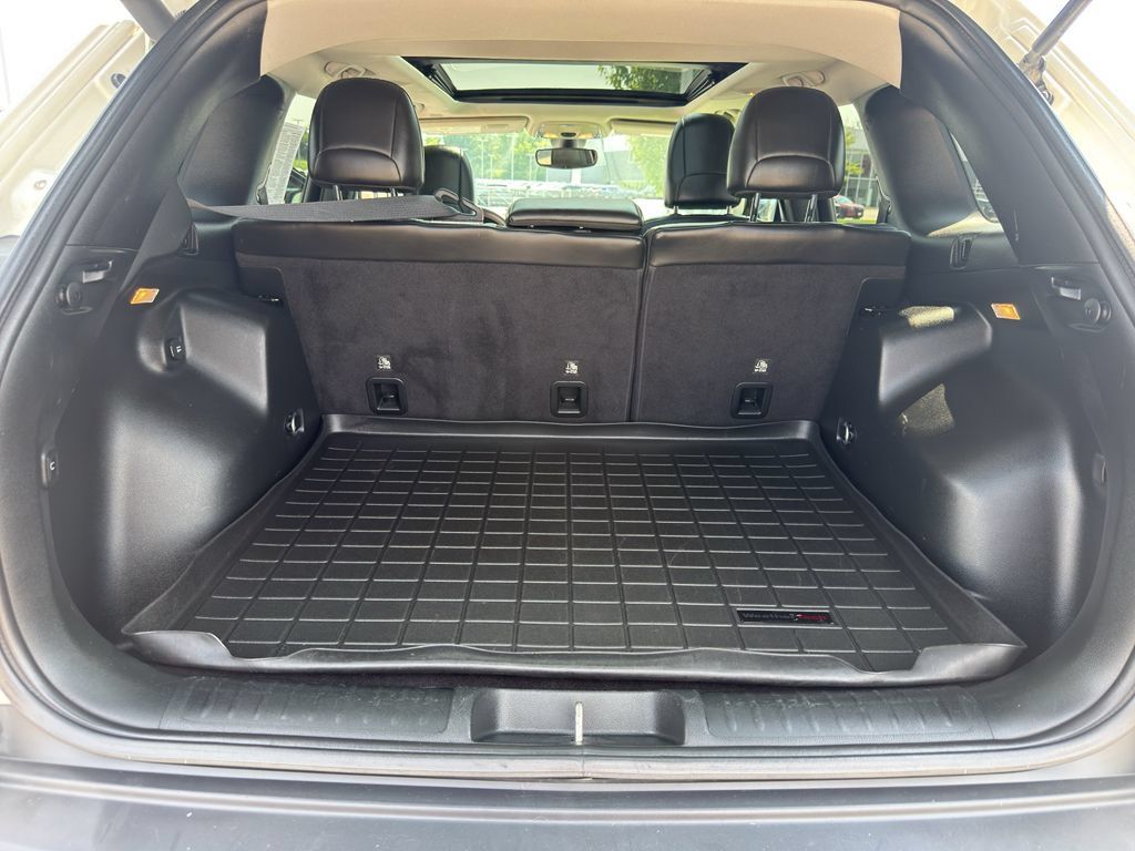 Used 2019 Jeep Cherokee Trailhawk AWD/4WD image 37