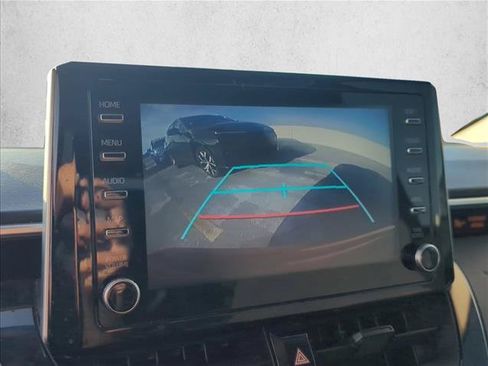 Used 2020 Toyota Corolla LE FWD image 18