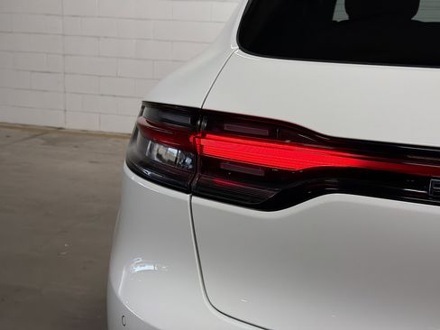 Certified 2023 Porsche Macan AWD/4WD image 10