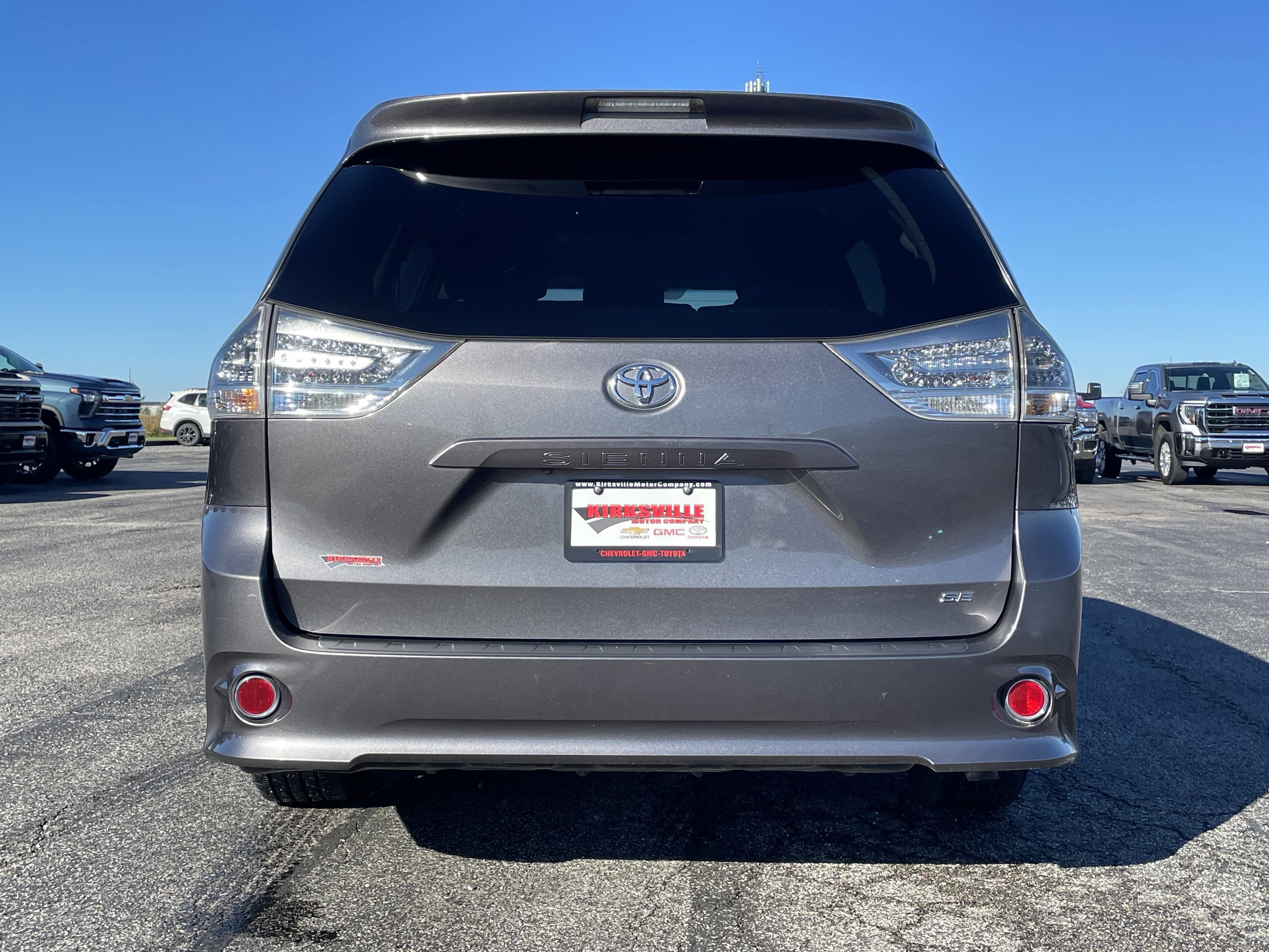 Used 2017 Toyota Sienna SE Premium FWD image 5