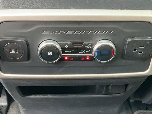 Used 2024 Ford Expedition Limited image 17