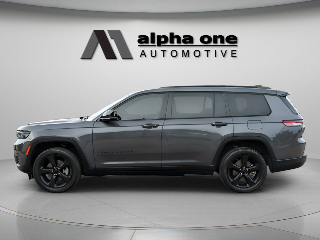Used 2024 Jeep Grand Cherokee L Laredo RWD image 11