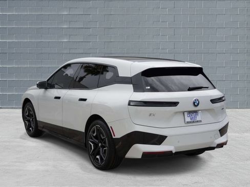 Used 2022 BMW iX xDrive50 w/ Premium Package image 3