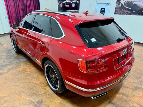 Used 2017 Bentley Bentayga AWD/4WD image 93